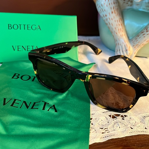 Bottega Veneta sunglasses - Picture 1 of 10